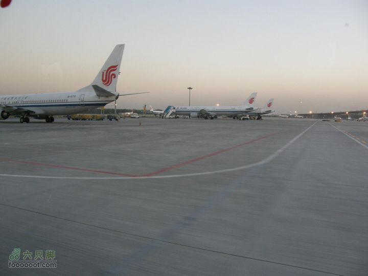四迹合一（飞机、动车组、汽车、步行速度大比拼）PA300912