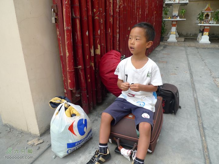 普吉pp岛曼谷11日自助游，全程GPS轨迹+照片我们坐着这里，等着妈妈去找宾馆，结果还是从agoda上定的酒店