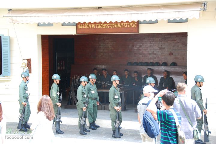 普吉pp岛曼谷11日自助游，全程GPS轨迹+照片大皇宫门口的士兵
