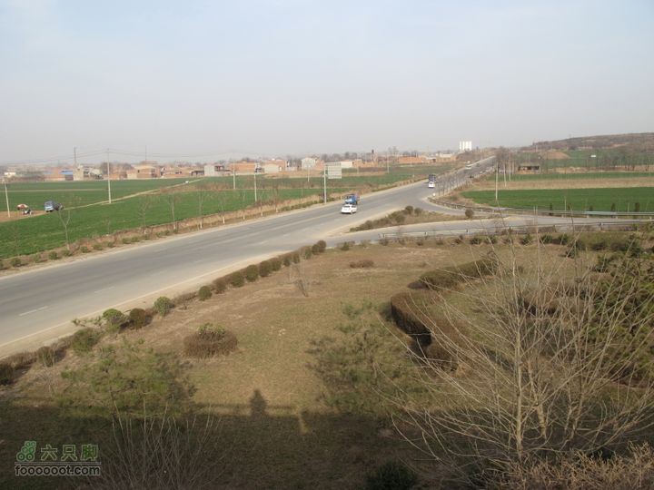 2011-3-12独骑白鹿塬站在雁引路看韦鸣路