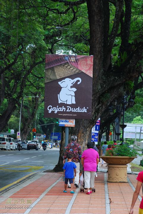 大马停泊岛－哥达巴鲁－吉隆坡之旅GPS轨迹＋照片坐在吉隆坡的马路上