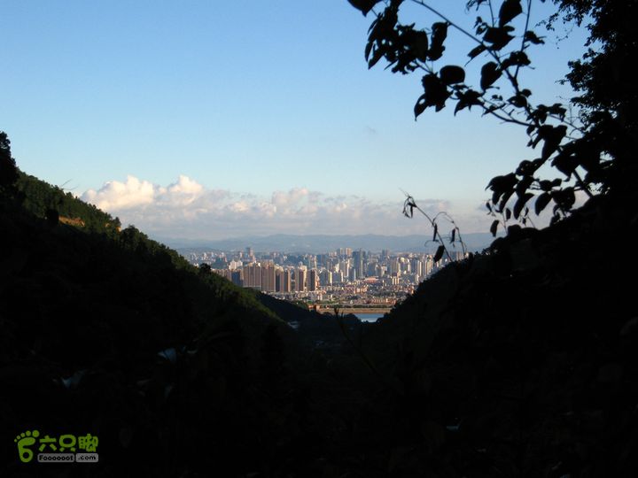 赤星村-昇山寺-叶洋-岭头-(龙潭)-森林公园南门上揽碧亭的山道中远眺（变焦）
