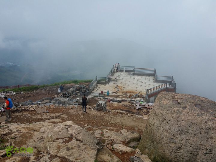 20150815东白山最经典环线太白峰在建的观景台。