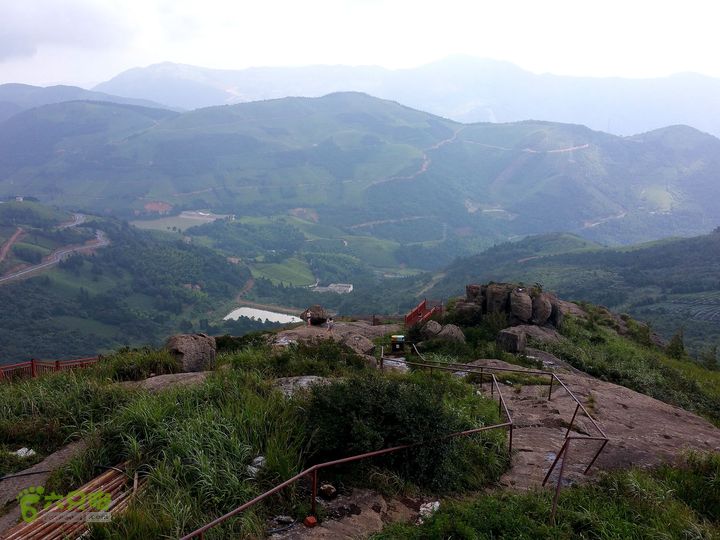 20150815东白山最经典环线从东阳方向上太白峰的老游览线路。