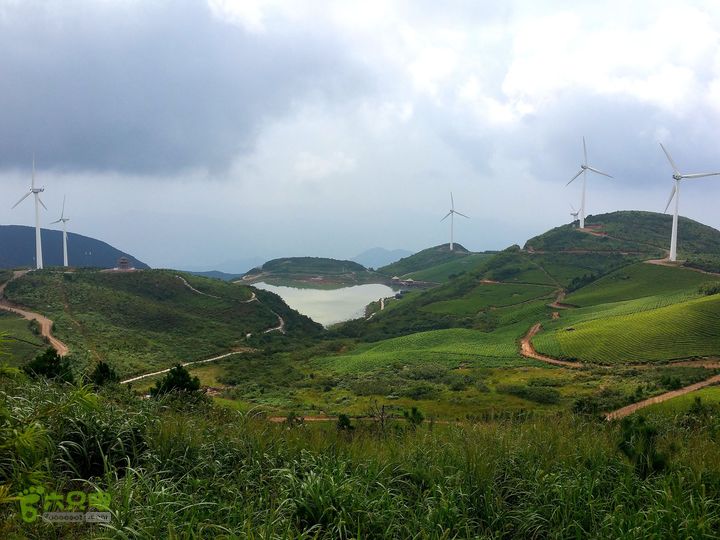20150815东白山最经典环线东白山的天池。来这里露营的人很多。